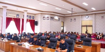 Sekda Rida Ananda Sampaikan Jawaban Wali Kota Atas Pandangan Umum Fraksi-Fraksi DPRD Terhadap Empat Ranperda Dalam Rapat Paripurna