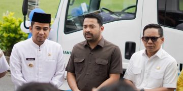 Zigo Rolanda Senyerahkan Bantuan Satu Unit Bus Sekolah dari Kementerian Perhubungan kepada Pemko Solok