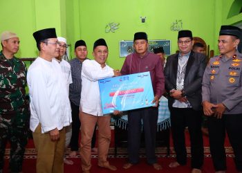 Wali Kota Payakumbuh Serahkan Bantuan Sebesar Rp 35 Juta untuk Pembangunan Masjid Baiturrahman