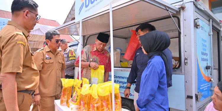 Ratusan Warga Padati Halaman Kantor Dinas Koperasi dan UKM Kota Payakumbuh 