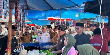 Jelang Hari Raya Idul Fitri, Pemkab Solok Sidak Harga Bahan Pokok di Pasar Muara Panas