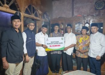Bupati Solok Serahkan Bantuan Rumah Layak Huni di Nagari Sungai Janiah