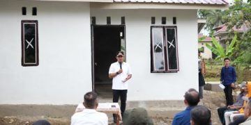Bupati Solok Serahkan 6 Unit Rumah Huntap untuk Korban Bencana di Nagari Selayo