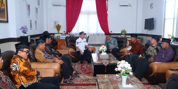 Wali Kota Payakumbuh Terima Kunjungan Rombongan Ninik Mamak dari Lamposi Tigo Nagori (Latina)