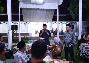 Wako Zulmaeta Bersama Wawako Elzadaswarman Menggelar Buka Puasa  Bersama Para Petugas Kebersihan Kota Payakumbuh