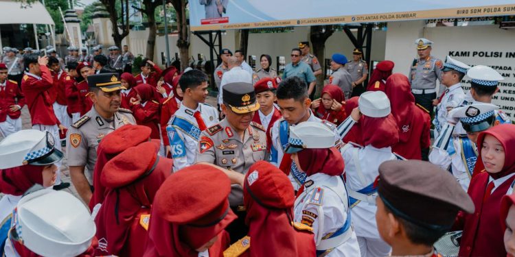 Perkuat Sinergi Dengan Pemerintah, Kapolda Sumbar Irjen Pol Dr. Gatot Tri Suryanta Luncurkan Program Pembinaan Sekolah Rakyat