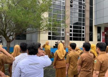 Kadis Kominfo Kab. Solok Pimpin Apel Pagi, Tekankan Disiplin dan Kekompakan Kerja