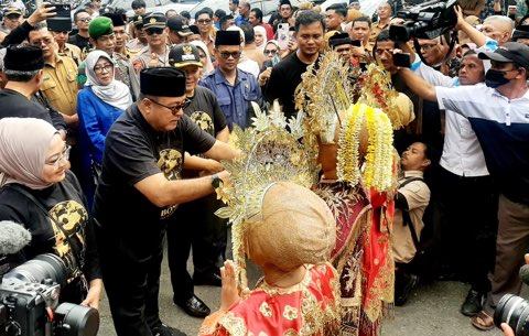 Rano Karno “Pulang Kampuang” ke Bonjol, Disambut Antusias Bupati Welly dan Ribuan Warga
