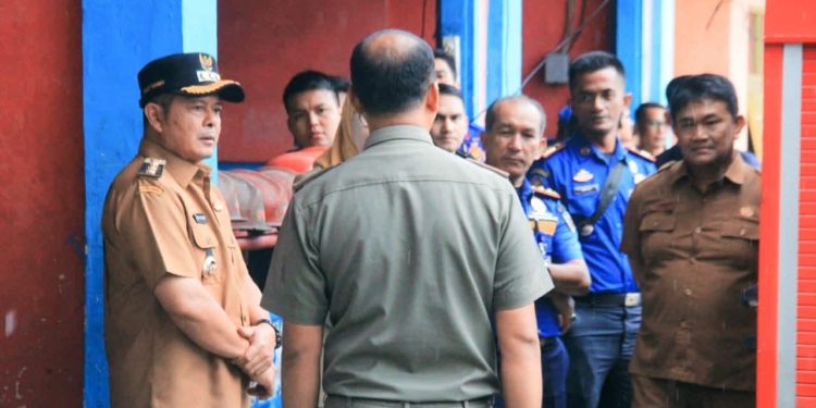 Bupati Pasaman Kunjungi Korban Kebakaran