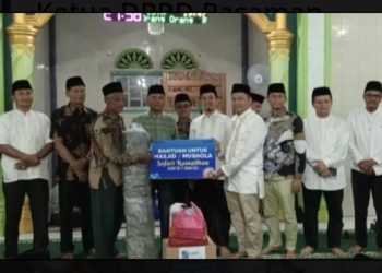 Ketua DPRD Kabupaten Pasaman Serahkan Bantuan Di Masjid Raya Rumah Nan XXX