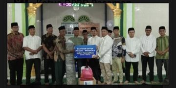 Ketua DPRD Kabupaten Pasaman Serahkan Bantuan Di Masjid Raya Rumah Nan XXX