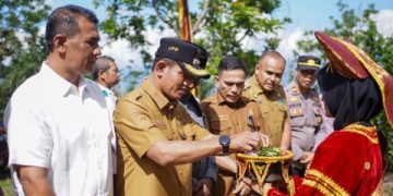 Peresmian dan Penyalaan Secara Simbolis Bantuan Pasang Baru Listrik (BPBL) di Nagari Kacang