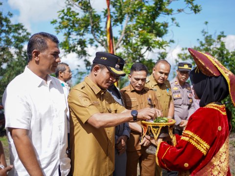 Peresmian dan Penyalaan Secara Simbolis Bantuan Pasang Baru Listrik (BPBL) di Nagari Kacang