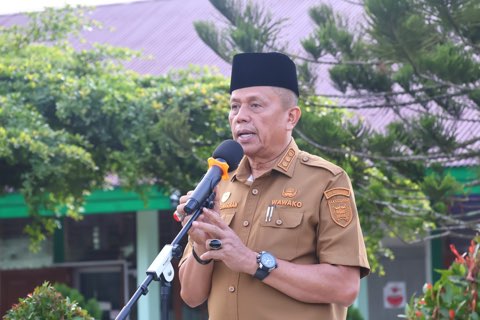 Wawako Payakumbuh Menjadi Pembina Upacara Bendera di MTsN 2 Kota Payakumbuh