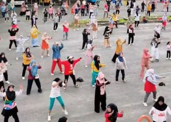 Rutinitas Senam Pagi di Stadion Tuanku Tabiang Dipadati SKPD dan Masyarakat Kabupaten Solok