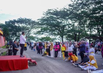 Pemkab Solok Gelar Gerak Jalan Santai dan Senam Bersama di GOR Batubatupang Kotobaru