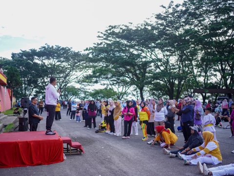 Pemkab Solok Gelar Gerak Jalan Santai dan Senam Bersama di GOR Batubatupang Kotobaru