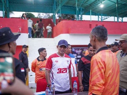 Bupati Solok Hadiri Pembukaan Turnamen Sepak Bola Supayang Legend Cup U-40