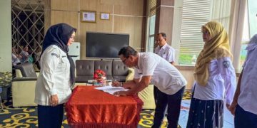 Serah Terima Jabatan Sekretaris dan Kepala Bidang pada Dinas Komunikasi dan Informatika Kabupaten Solok Berlangsung Khidmat