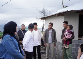 Bupati Solok Tinjau dan Salurkan Bantuan bagi Keluarga Korban Kebakaran di Kecamatan Lembah Gumanti