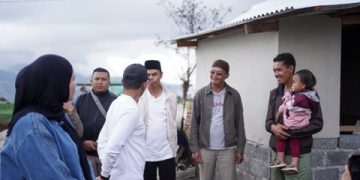 Bupati Solok Tinjau dan Salurkan Bantuan bagi Keluarga Korban Kebakaran di Kecamatan Lembah Gumanti
