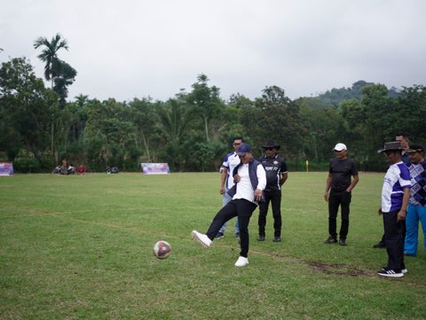 Bupati Solok Secara Resmi Membuka Turnamen Sepak Bola Antar Club se-Sumatera Barat Tahun 2026