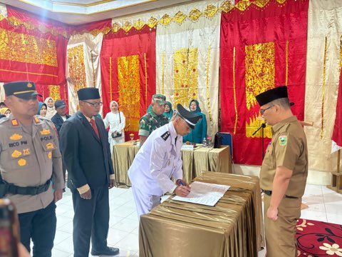 Camat Danau Kembar di Serah Terimakan dari Mawardi B, S.Pd., M kepada Syamsuar, S.Sos