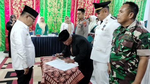 Serah Terima Jabatan Camat dan Pelantikan Ketua TP-PKK Kecamatan Payung Sekaki Berlangsung Khidmat