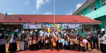Bunda Guru PGRI Kabupaten Solok, Ny Nia Jon Firman Pandu Hadiri Kegiatan MPLS Ramah di SDN 10 Koto Baru
