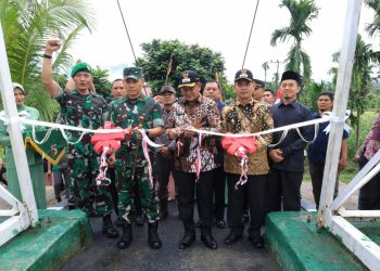Danrem 032/Wirabraja dan Pemkab Pasaman Resmikan Jembatan Garuda Perintis di Bonjol