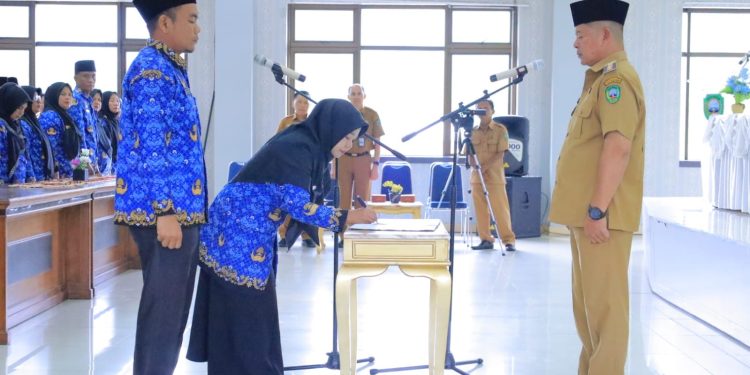 Bupati Pasaman Lantik 90 Kepala Sekolah, Jangan Ada Jual Beli Jabatan