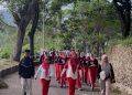 60 Calon Paskibraka Sambut Ny. Kurniati dengan Formasi Khas Pasukan Pengibar Bendera