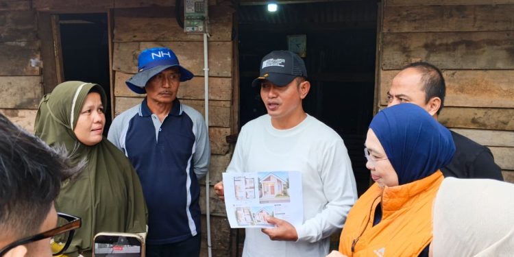 Bupati Solok Goro Bersama Pembangunan Rumah Bantuan untuk Zahira