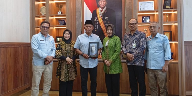Bupati Solok Gerakkan Pejabat Pemda Lindungi Pekerja Rentan Desil 1, Targetkan 5.000 Polis BPJS Ketenagakerjaan