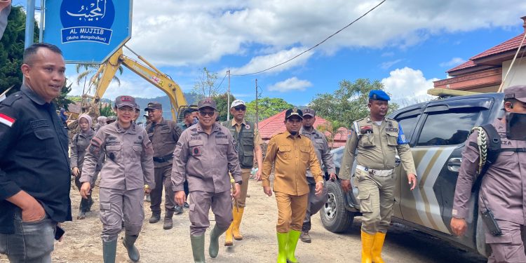 IAD Kejati Sumbar Salurkan Bantuan Sosial untuk Korban Bencana Galodo di Kabupaten Solok