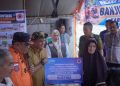 Bupati Solok Serahkan Bantuan untuk Korban Galodo Arosuka