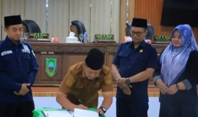 DPRD dan Pemkab Pasaman Tanda Tangani Nota Kesepakatan APBD-P