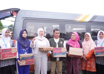 SMAN 1 Kota Solok Salurkan Bantuan untuk Korban Galodo Arosuka