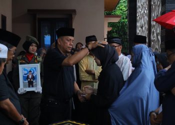 Wawako Payakumbuh Pimpin Langsung Prosesi Pelepasan Jenazah Kadisnakerin Kota Payakumbuh