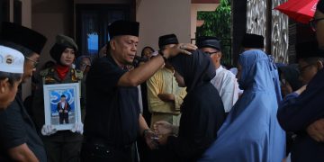 Wawako Payakumbuh Pimpin Langsung Prosesi Pelepasan Jenazah Kadisnakerin Kota Payakumbuh
