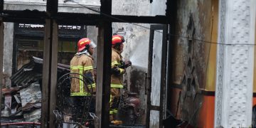 Wali Kota Payakumbuh Turun Langsung Kelokasi Kebakaran yang Melanda Rumah Azwirman Chan