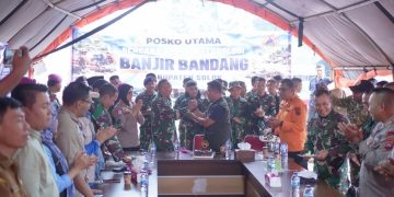 HUT ke-81 TNI di Tengah Situasi Tanggap Darurat Pasca Banjir Bandang, Bupati Solok Hadir Bersama Jajaran TNI