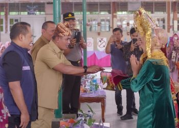 Bupati Solok Launching Kurikulum IKAN, Nia Jon Firman Pandu Dikukuhkan sebagai Bunda Anti Narkoba