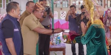 Bupati Solok Launching Kurikulum IKAN, Nia Jon Firman Pandu Dikukuhkan sebagai Bunda Anti Narkoba
