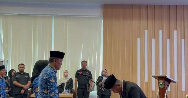 Bupati Solok Lantik Pejabat Eselon II/b, III/a, III/b, dan Eselon IV di Lingkungan Pemkab Solok