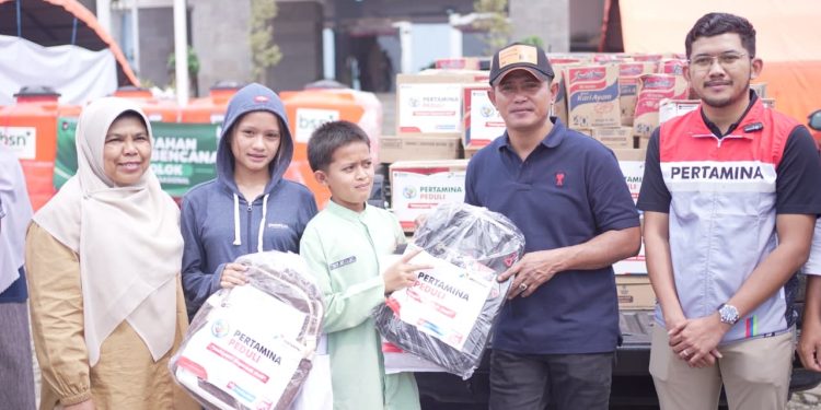 Pertamina Peduli Salurkan Bantuan untuk Meringankan Beban Korban Bencana Galodo di Arosuka
