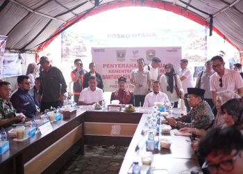 Menteri Sosial RI Serahkan Bantuan Penanganan Bencana Senilai Rp358,86 Juta kepada Kab. Solok
