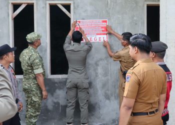 Langgar Sempadan Jalan dan Izin, Tim Gabungan Pemko Payakumbuh Segel Lima Bangunan