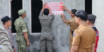 Langgar Sempadan Jalan dan Izin, Tim Gabungan Pemko Payakumbuh Segel Lima Bangunan