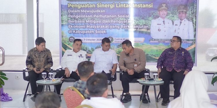 Bupati Solok Buka FGD Kelompok Kerja Percepatan Perhutanan Sosial